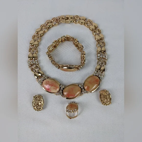 NWOT, BEAUTIFUL AFRICAN PARTY JEWELRY SET. - Picture 3 of 7